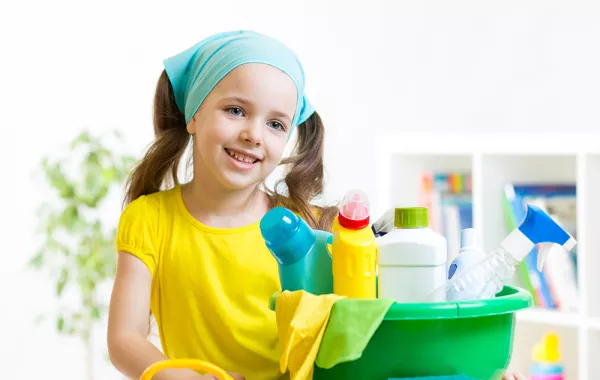 كيف أسعف طفلي إذا تسمم بمواد التنظيف؟ 