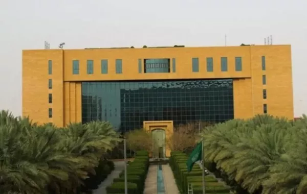 أمانة الرياض تتفاعل مع "صفع عامل النظافة"