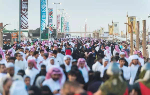 العيادات الطبية المتنقلة بسوق عكاظ تستقبل 750 حالة