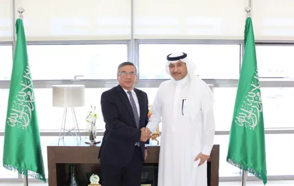 سمو الأمير خالد مع السفير الأذربيجاني.jpg