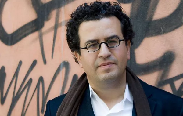 باراك أوباما ينصح بقراءة رواية لكاتب وشاعر عربي