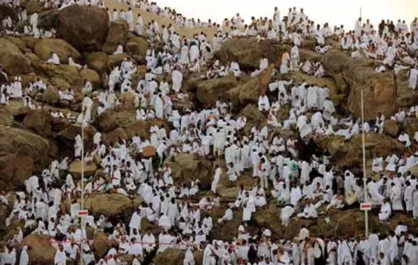 "الحج والعمرة" توضح خطوات الحصول على استثناء للحج عن "متوفى"