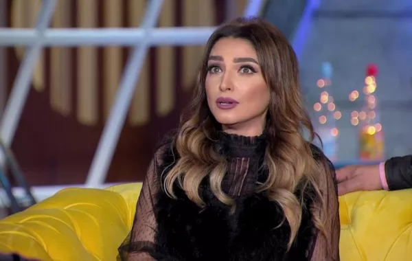 بالفيديو: أشرف زكي يعتذر من الجمهور بعد تصريحات زوجته روجينا