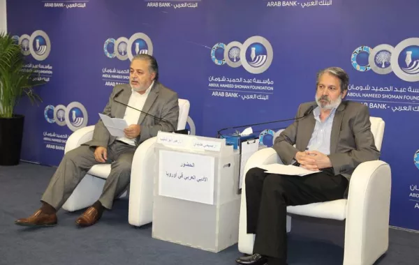 الشاعر أبو شايب يقدم حديدي.jpg