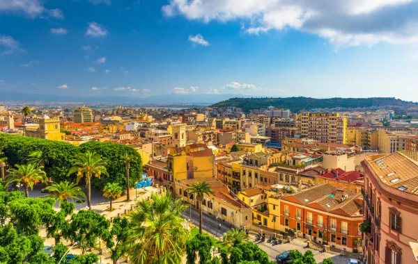 سردينيا وجهة سياحية صيفية أوروبية مهداة لهواة التاريخ والشواطئ