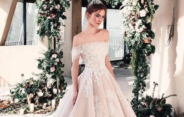 فساتين زفاف عروس برج الأسد