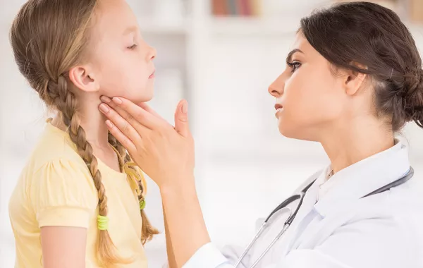 هل الأطفال أكثر عرضة لمرض "النكاف" من البالغين