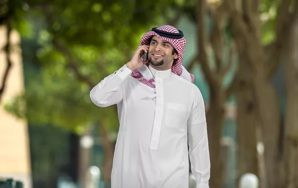 الجوازات تشترط ارتداء الزيّ السعودي لاستلام الجواز
