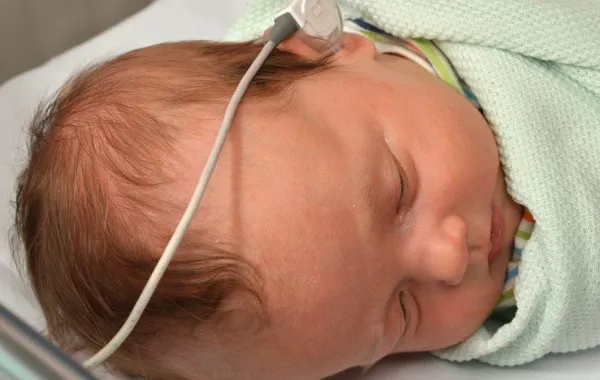 ضرورة الكشف المبكر عن ضعف السمع لدى حديثي الولادة