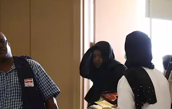 استقبال حجاج البيت الحرام بالورود
