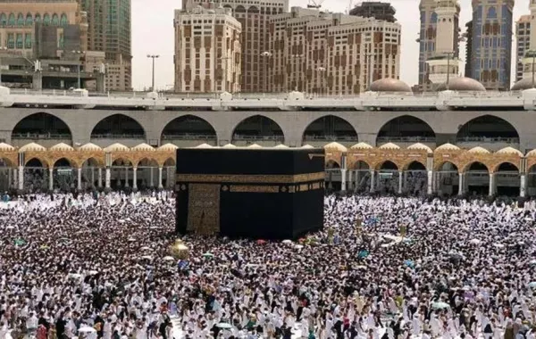 بالصور.. استعراض كسوة الكعبة المشرفة لموسم حج 1439هـ