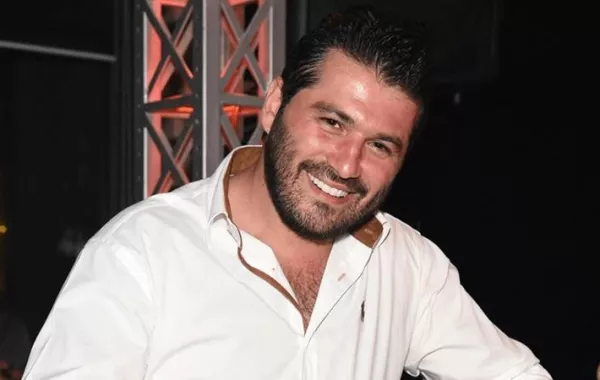 بالفيديو .. يزن السيد يلتقي بابنه بعد غياب