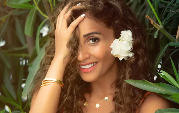 بالفيديو والصور: دينا الشربيني تخطف الأنظار بجلسة تصوير مثيرة