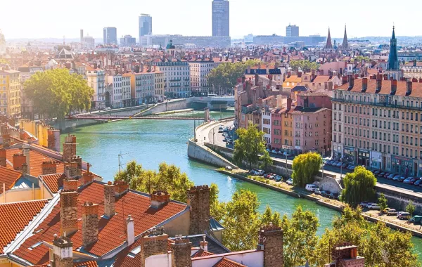 العرب المسافرون إلى ليون في أغسطس