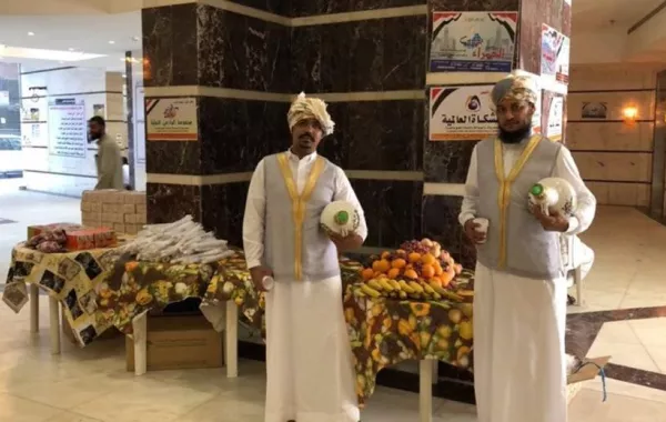 استقبال حجاج اليمن بماء زمزم والهدايا