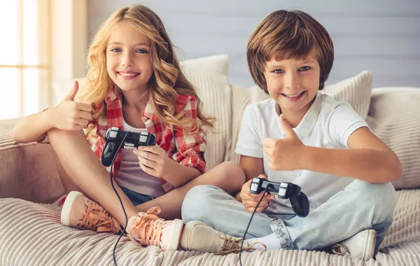 الألعاب الإلكترونية للأطفال.. هل لها منافع؟