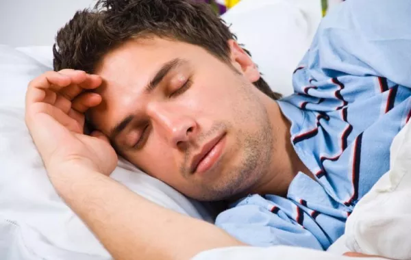 دراسة حديثة تؤكد أن ارتدائك للعدسات اللاصقة خلال نومك خطر جداً.jpg
