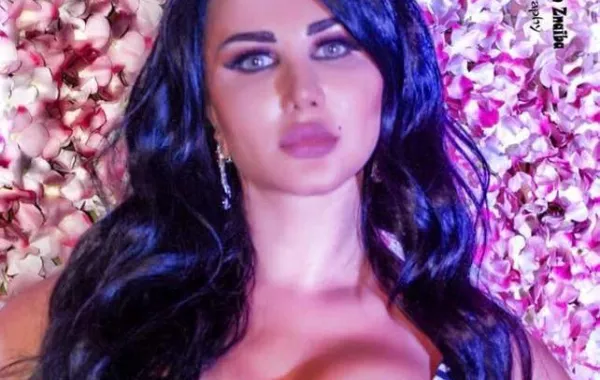 فيديو.. جيني اسبر تحتفل بعيد ميلادها برفقة ابنتها