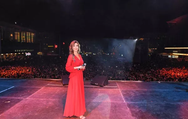 نانسي عجرم تخرج عن صمتها وتوضح للمرّة الأولى حقيقة ما حصل في حفل السويد