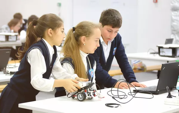 روبوتات تساعد الأطفال على تعلم البرمجة