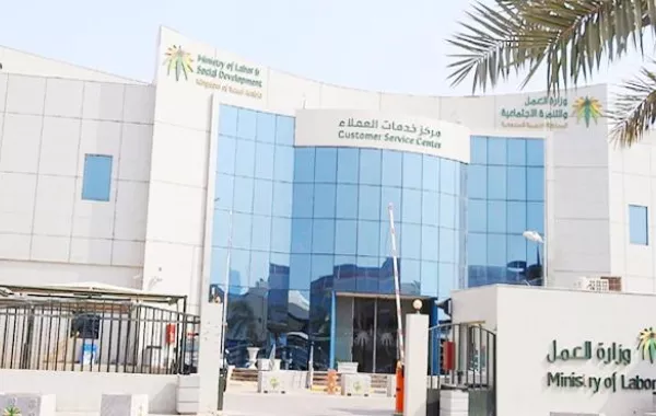 توطين المهن بمنافذ البيع في 4 أنشطة يدخل حيز التنفيذ بعد 12 يوماً