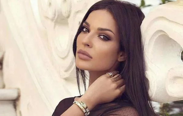 وفاة والد الممثلة نادين نجيم بعد صراع مع المرض 