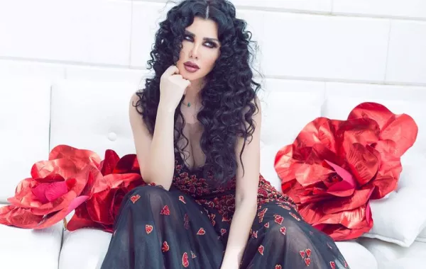 جيني إسبر تنشر هذه الصورة وتطلب الدعاء