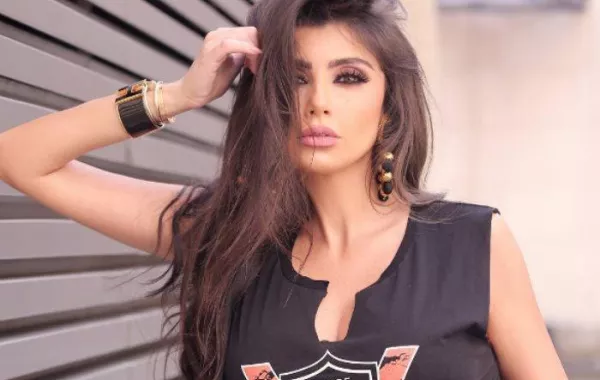 دوللي عياش تدخل القفص الذهبي بعد حب 14 عاماً.. وهذه صور الزفاف الأولى