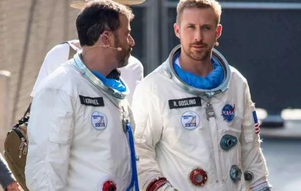 بالفيديو: نيل ارمسترونغ يعود إلى القمر مع  First Man