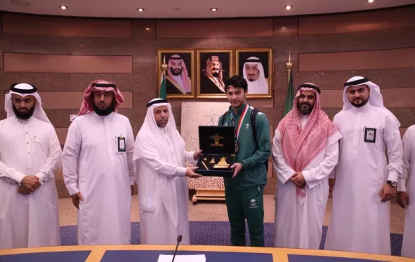 مدير جامعة «المؤسس» يكرم «تركستاني» الحاصل على فضية الكاراتيه في «أسياد جاكرتا» 2018