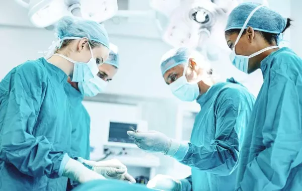 في جراحة هي الأولى من نوعها..لبنانية تتبرع لطفلها بالكبد والكلى
