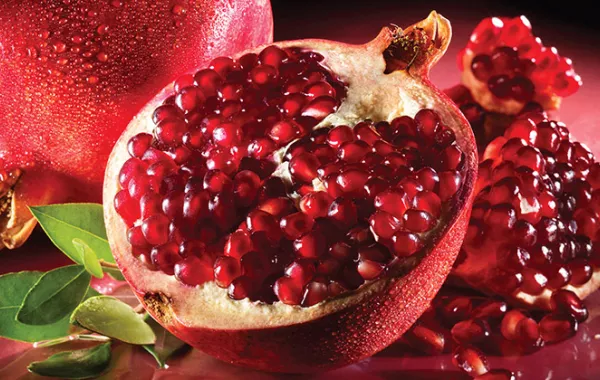 أمير الباحة يوجّه بتمديد مهرجان الرمان الوطني السابع