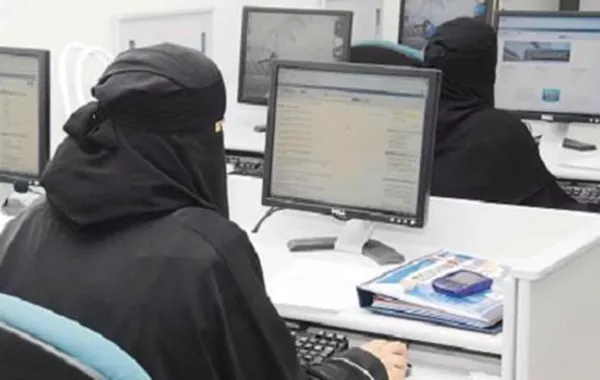 العمل: رفع نسبة المواطنات العاملات إلى 25%.. وزيادة الامتثال بحماية الأجور إلى 80%