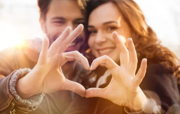 كلام رومانسي يرغب زوجك بسماعه لعلاقة سعيدة