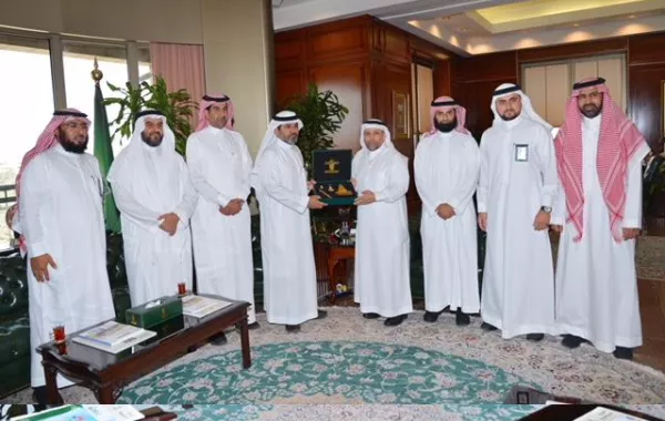 مدير جامعة الملك عبدالعزيز يستقبل مدير مكافحة المخدرات بمنطقة مكة المكرمة