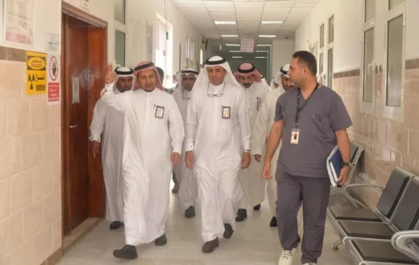 مدير صحة جدة يتفقد الخدمات الصحية بالليث و يطمئن على مصابي حادث المعلمات