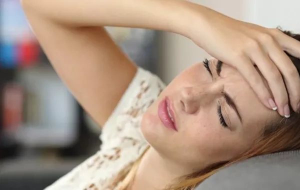 أسباب الصداع النصفي والأعراض... متى يجب مراجعة الطبيب؟