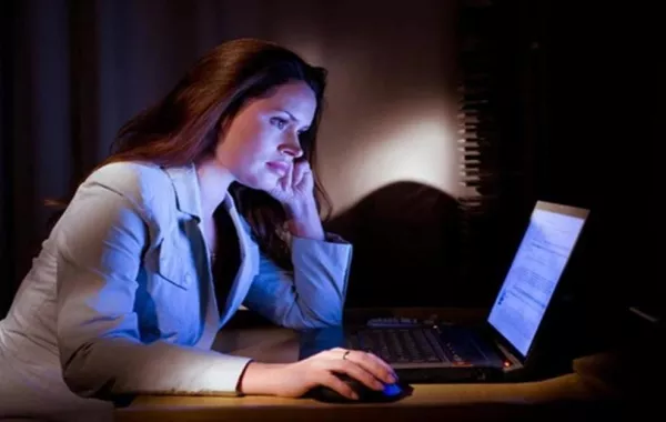 دراسة جديدة تكشف خطر العمل ليلاً على المرأة!