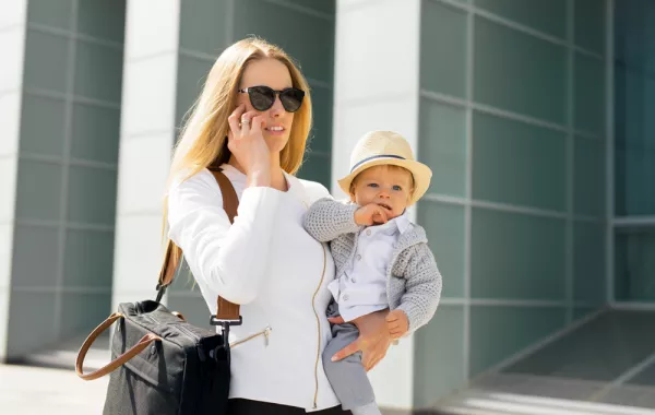 كيف تعودين طفلك على خروجك من البيت إلى العمل؟