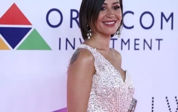 فيديو: منة شلبي أنقذت حياة يسرا وفقدت حلق الماس