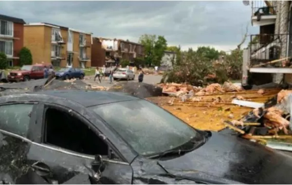 فيديو وصور.. إعصار مدمر يحوّل أوتاوا الكندية لـ"ساحة حرب"