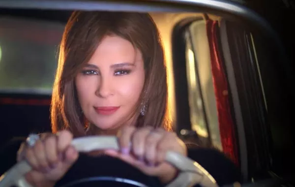 مخرج كليب "مبروك لقلبي" لـ كارول سماحة: الكليب انتفاضة للمرأة وغياب الرجل فيه مبرّر