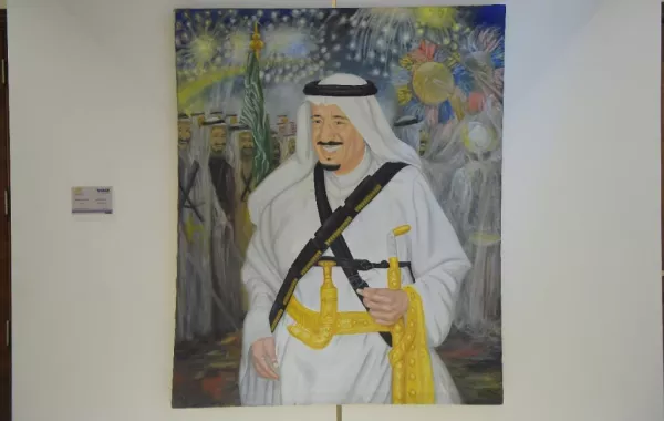 بالصور: فنون الرياض وهيئة الطيران تقيمان معرضًا للفنون التشكيلية في مطار الملك خالد الدولي بمناسبة اليوم الوطني 88