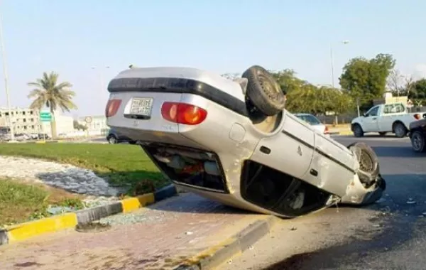 وفاة طالب وإصابة والدته في انقلاب سيارتهما بـ"عفيف"