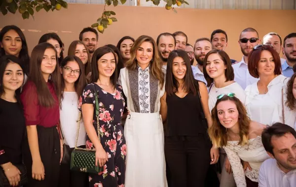 الملكة رانيا العبدالله تطلع على أنشطة الأكاديمية الدولية للثقافة الشركسية