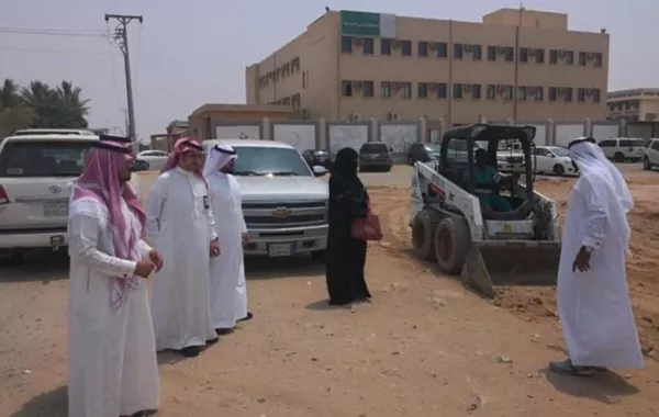 سيدة تقود حملة بلدية لارتقاء بمظهر بلدية ذهبان 