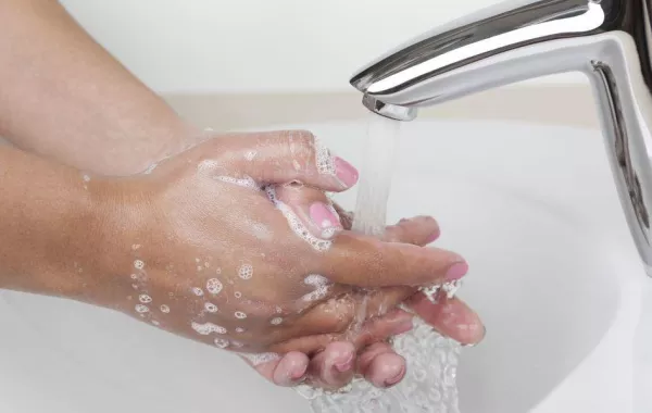 اليوم العالمي لغسل اليدين: متى وكيف يجب غسلهما؟
