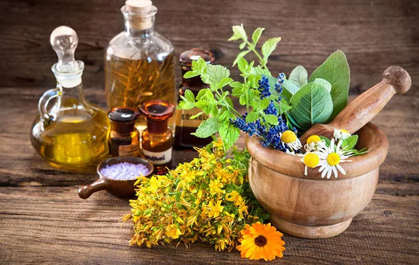وزارة الصحة تضبط وافدًا يدّعي العلاج بالطب البديل