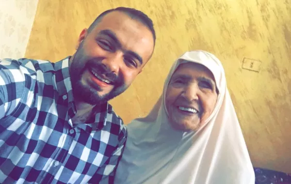 الجدة الحنون تظهر في مقطع فيديو جديد