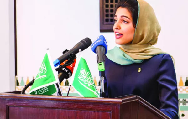 غادة الحارثي تمثل الطلبة المميزين في حفل السفارة السعودية بلندن